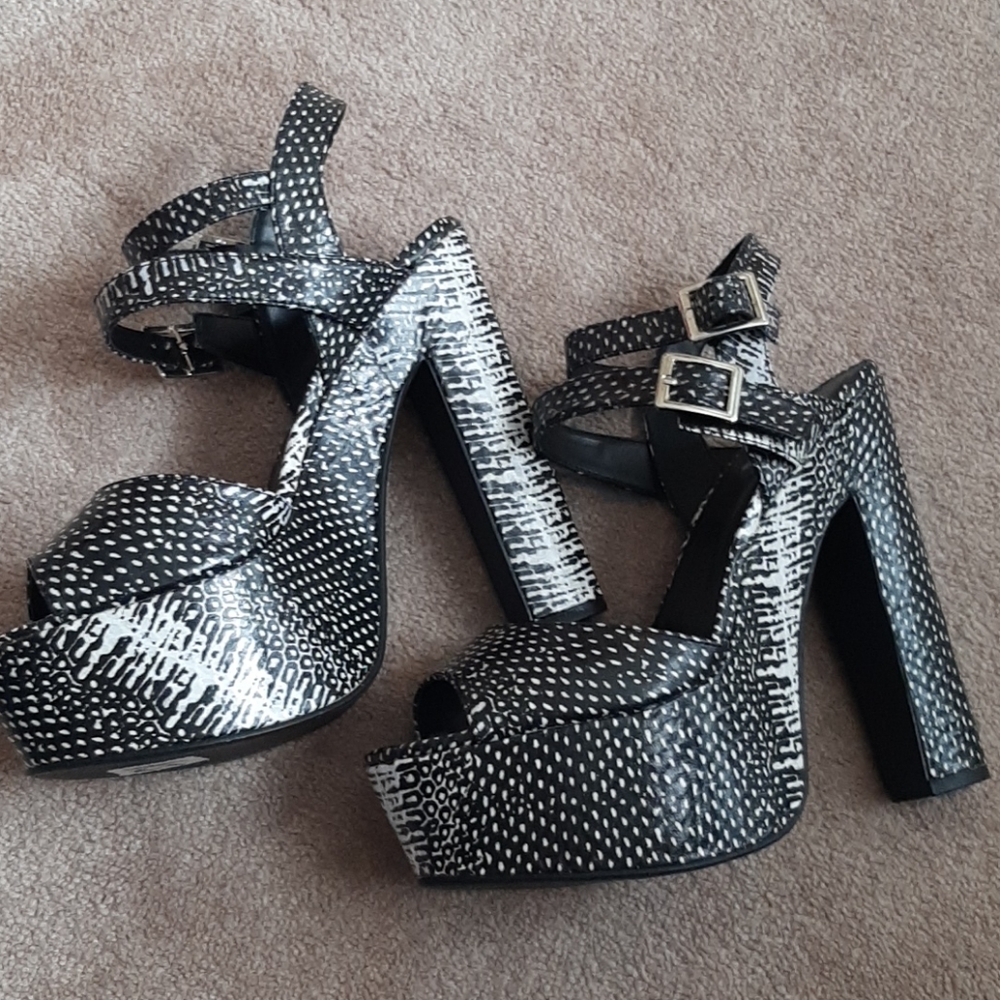Platform heels - Picture 3 of 7